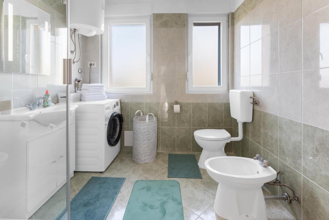 Apartment Mdm Buje Eksteriør bilde