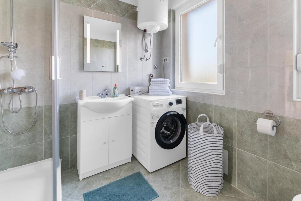 Apartment Mdm Buje Eksteriør bilde