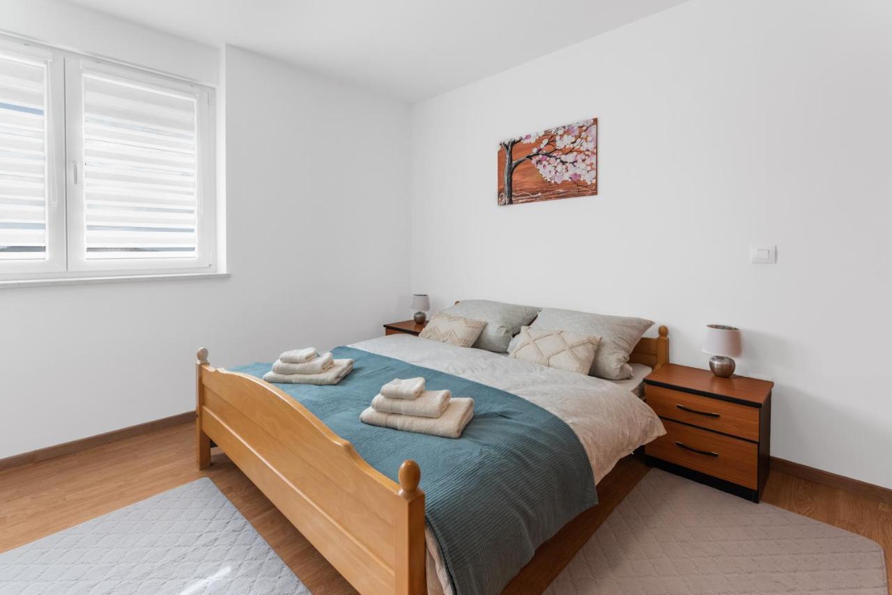 Apartment Mdm Buje Eksteriør bilde