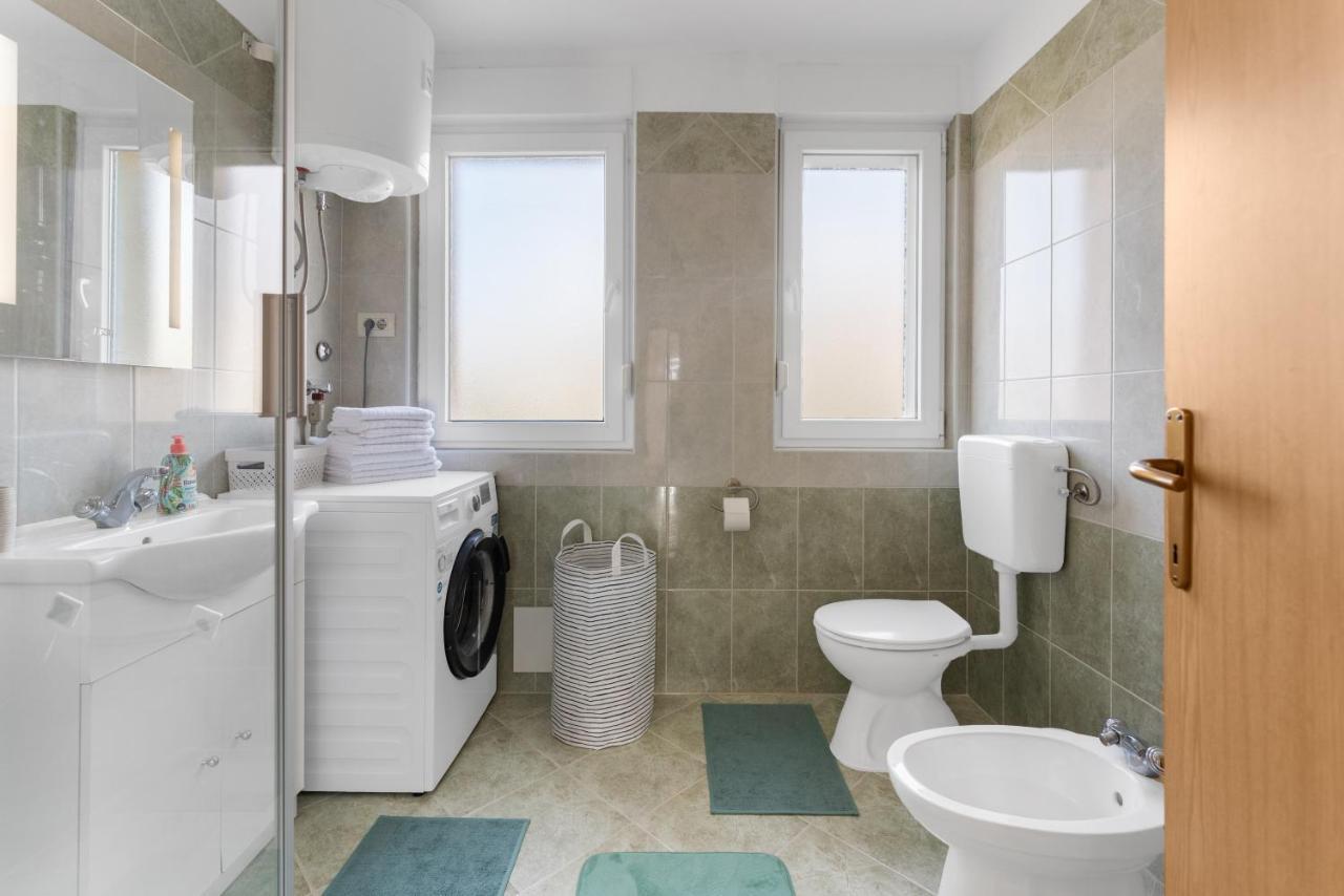 Apartment Mdm Buje Eksteriør bilde
